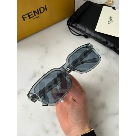 NEW Fendi FE40025F Blue Mirror Logo Lens Unisex Sunglasses - Picture 4 of 8